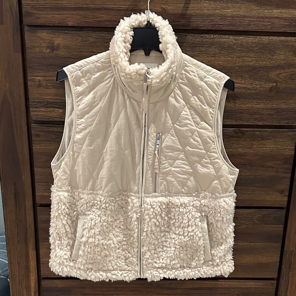 Abercrombie & Fitch Quilted Sherpa Vest